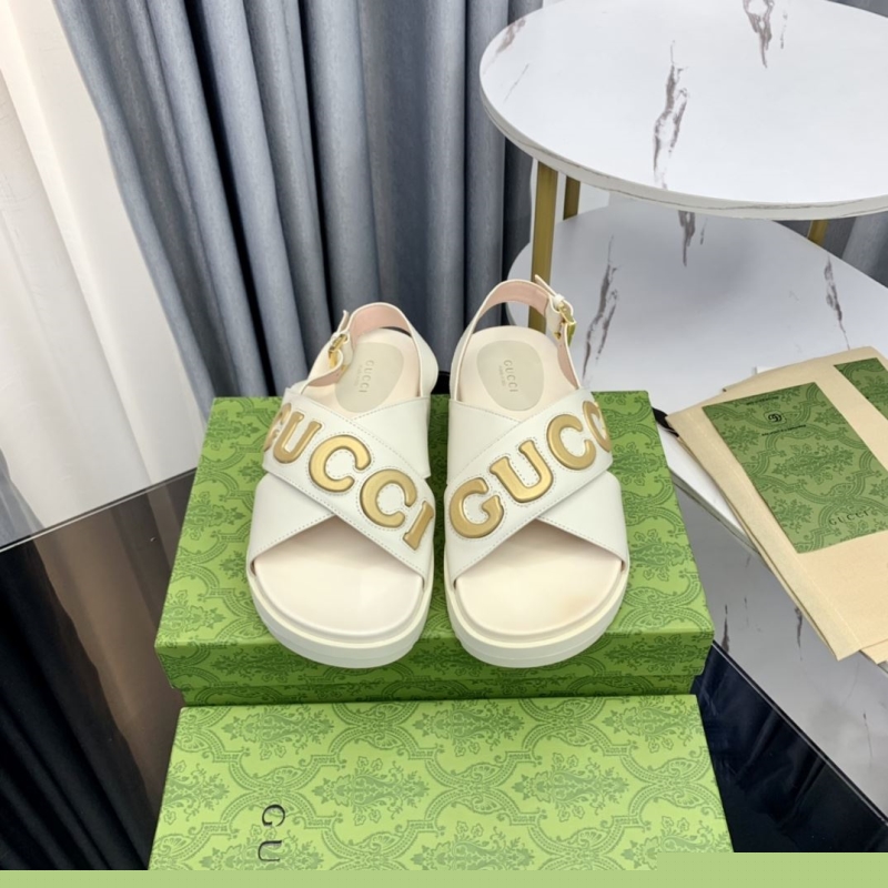 G*u*i slippers